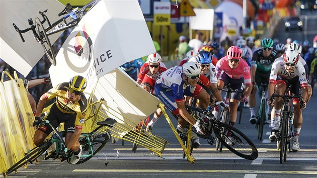 Cyklisté po sráce v závru závodu Kolem Polska