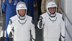 Kosmonauti Douglas Hurley (vlevo) a Robert Behnken (vpravo), posádka lodi Crew... | na serveru Lidovky.cz | aktuální zprávy