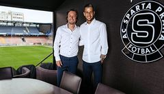 Dávid Hancko p�i podpisu smlouvy