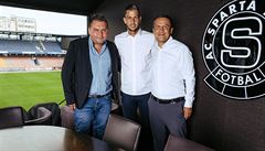 Dávid Hancko p�i podpisu smlouvy