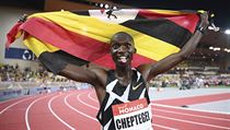 Joshua Cheptegei je novým světovým rekordmanem na trati 5000 metrů.