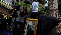 „Thajsko ovládají temné síly smrtijedů. Nyní je čas, aby kouzelníci a mudlové...