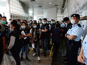 Policie v sídle Apple Daily prodemokratického magnáta Jimmyho Lai.