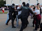 Zasahující policisté v bloruském Minsku.