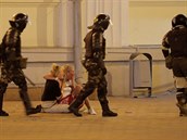 Podle svdk agentury Reuters se policisté v bloruské metropoli stetli s...