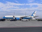Letadlo s americkým ministrem zahranií Mikem Pompeem pistálo 11. srpna 2020...