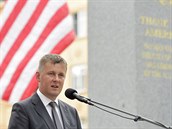 Ministr zahranií R Tomá Petíek hovoí u památníku Díky, Ameriko! v Plzni,...