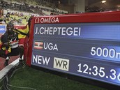Joshua Cheptegei zabhl nový svtový rekord na trati 5000 metr.