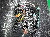 Lewis Hamilton ve panlsku vrátil Mercedes na první místo