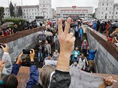 Protest u stanice metra ped Minským traktorovým závodem.