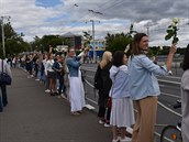 Minsk, srpen 2020. enský protest poblí stanice Nmiha.