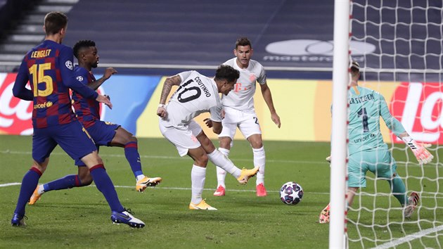 Za Bayern se dvakr�t trefil i Philippe Coutinho, kmenov� hr�� Barcelony.