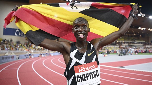 Joshua Cheptegei je novým svtovým rekordmanem na trati 5000 metr.