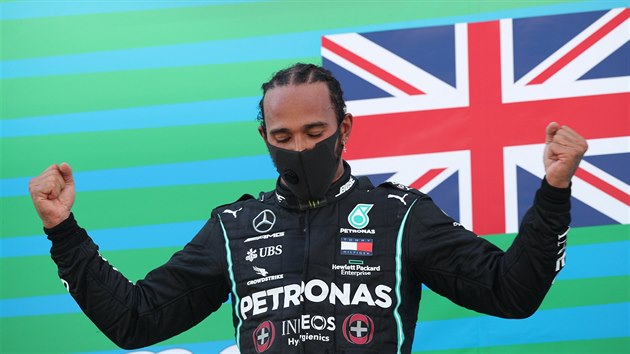 Lewis Hamilton ve panlsku vrátil Mercedes na první místo