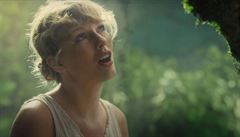 RECENZE: Taylor Swiftová se naštěstí vyhnula rozespalému výrazu