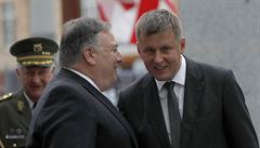 Ministr zahrani�í Pet�í�ek se svým americkým prot�j�kem Pompeem p�i náv�t�v�...