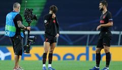 Zklamaní hrá�i Atlética po porá�ce s Lipskem.