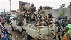 Vzbouenci v Mali zadreli prezidenta a premira. Obrnn vz je odvezl do msta s vojenskou zkladnou