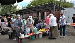 V Rusku jsou stále populární oby�ejné trhy s v�elijakým zbo�ím, jak si m��ete...