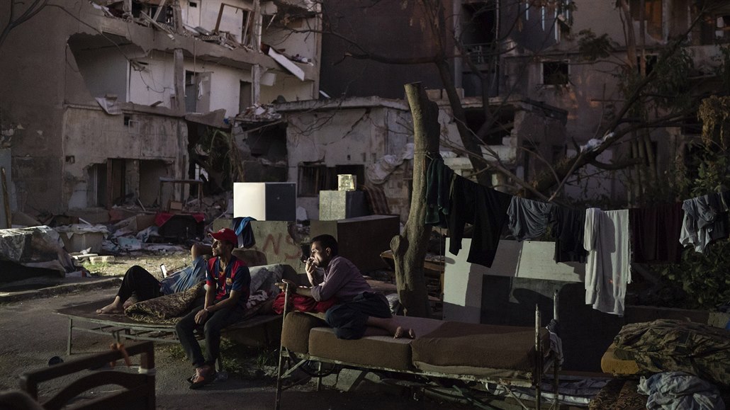 Syřané žijící v libanonském Bejrútu přišli při výbuchu o své domovy.