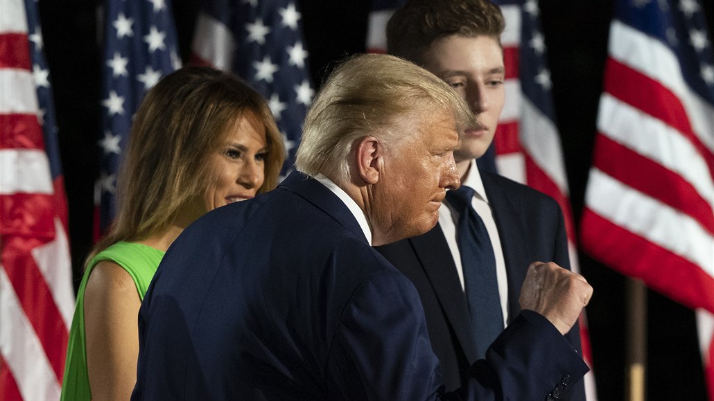 Americký prezident Donald Trump s manželkou Melanií a synem Barronem na...