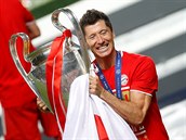 Robert Lewandowski slaví triumf v Lize mistr.