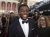 Chadwick Boseman na snímku z roku 2016 ped pedáváním Oscar.