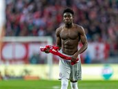 Alphonso Davies se v Nmecku posunul z fotbalového i fyzického hlediska.