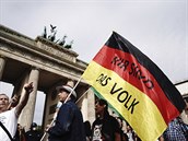My jsme lid. Protestující v Berlín bojují proti karanténním opatením.