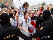 Běloruské protesty pokračují, přes 10 tisíc lidí se účastnilo Pochodu žen