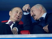 Ruský prezident Vladimir Putin (vlevo) a bloruský prezident Alexandr Lukaenko...