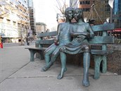 Zloději ukradli v Torontu sochu česko-kanadské umělkyně. Dílo za statisíce dolarů naložili do dodávky