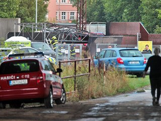 Pi poru molitanu ve skateparku v Ostrov uhoelo dt, na mst jsou...