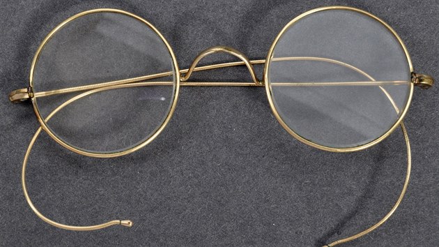V Británii se vydraily brýle, které údajn nosil bojovník za indickou...