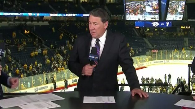 Mike Milbury, sportovní komentátor NBC.