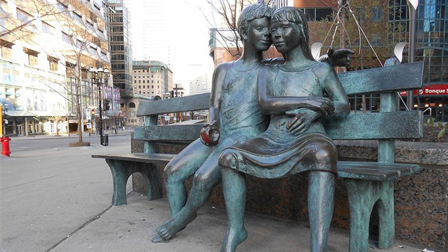 Jeden z odlitk� sochy Tajná lavi�ka v�d�ní