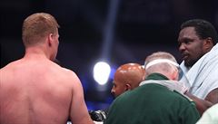 Povtkin a Whyte po zápase v ringu.