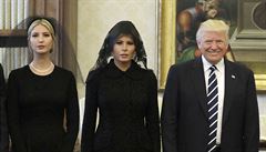 Trump navtvil papee. Dcera Ivanka i prvn dma si podle tradice skryly vlasy