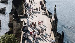 Karl�v most po období útlumu op�t o�ívá.