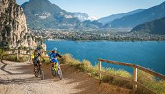 Trasa je oblíbená p�edev�ím mezi cyklisty: trend elektrokol je patrný i v...