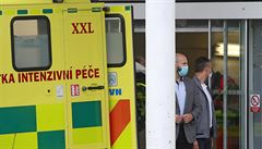 Milo Zeman opoutí nemocnici po operaci ruky.