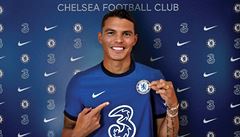 Obrana Chelsea se rozrostla také o zkueného Thiaga Silvu.