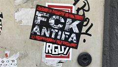 Nálepka, která posílá krajně levicové a anarchistické hnutí Antifa k čertu, je...