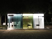 V tokijském parku byly instalovány nové toalety s prhlednými stnami ze skla,...