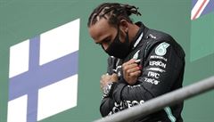 Lewis Hamilton v�noval sv�j triumf ve Velké cen� Belgie zesnulému Chadwicku...