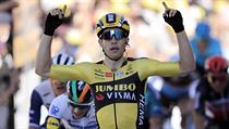Belgick cyklista Van Aert se raduje z vtzstv v etap Tour de France.