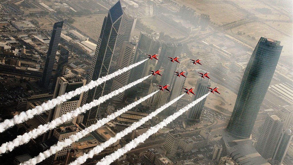 Letouny Red Arrows na mstem Kuvajt.