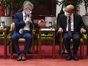 Pedseda Senátu Milo Vystril (vlevo) se setkal 2. záí 2020 v Tchaj-peji s...
