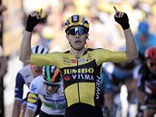 Belgický cyklista Van Aert se raduje z vítzství v etap Tour de France.