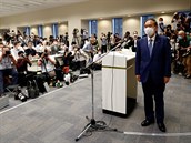 Mluv�í japonské vlády Jo�ihide Suga.